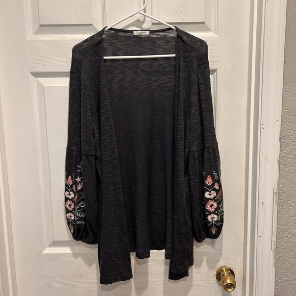 Maurices Cardigan‎ Sweater Dark Grey Floral Embroidered Bishop Sleeves Medium - Picture 1 of 6